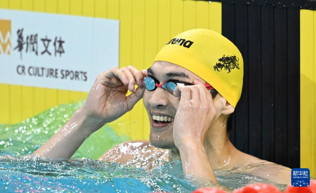 全国游泳冠军赛：徐嘉余获男子200米仰泳冠军