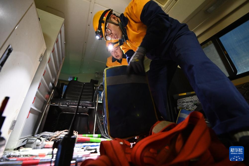 津霸铁路开展接触网集中修工作