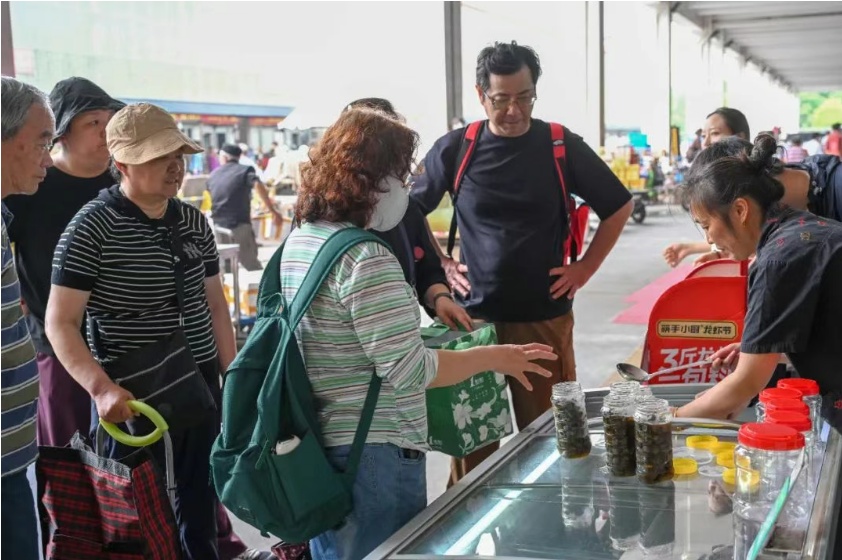 上海“买菜大军”去江苏买菜!“比市区便宜一半!” 上海“买菜大军”去江苏买菜!“比市区便宜一半!”