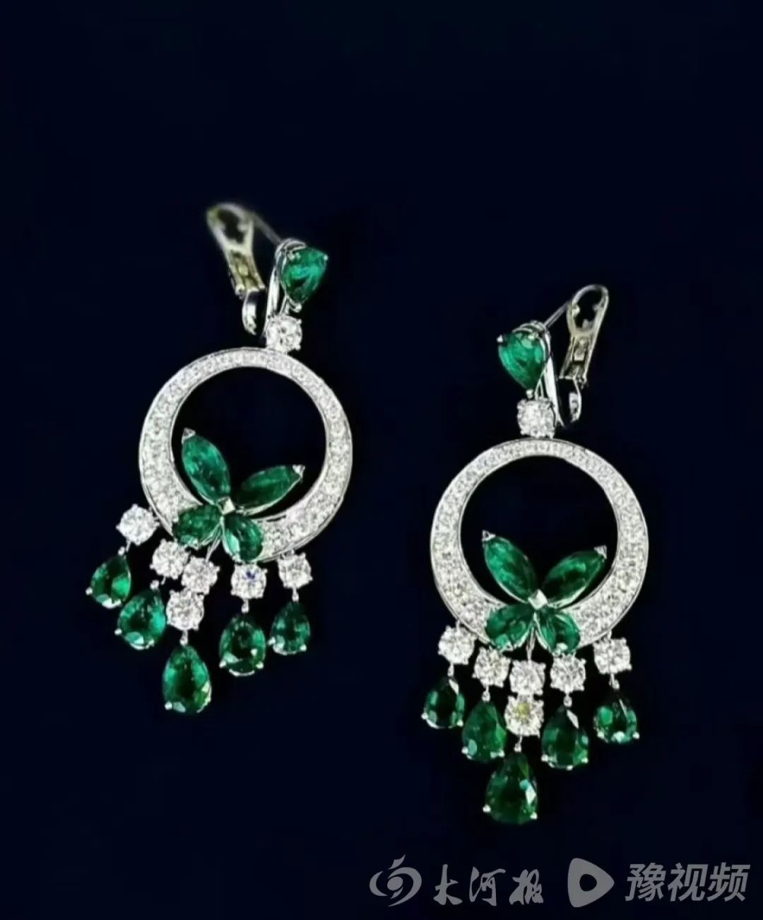 黄杨钿甜父亲涉违规经营、在职期间违法生二孩,会如何处罚?律师解读 黄杨钿甜父亲涉违规经营、在职期间违法生二孩,会如何处罚?律师解读