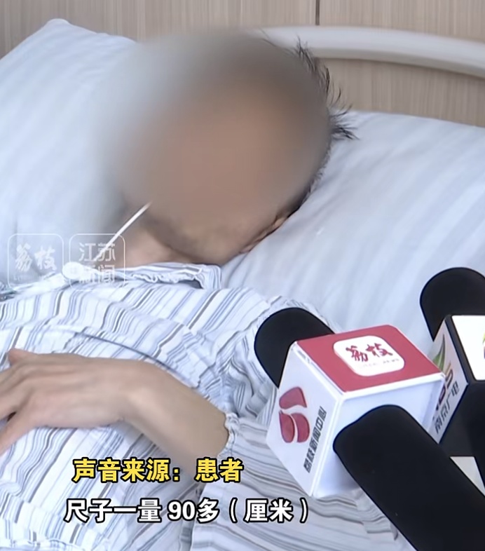 男子整整4个月没大便，腹部如怀胎10月！医生掏出2米长"巨蟒"…