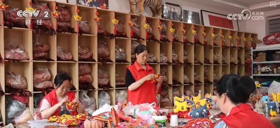 国潮风劲吹赋能“端午经济” 传统民俗激活消费新引擎 国潮风劲吹赋能“端午经济” 传统民俗激活消费新引擎