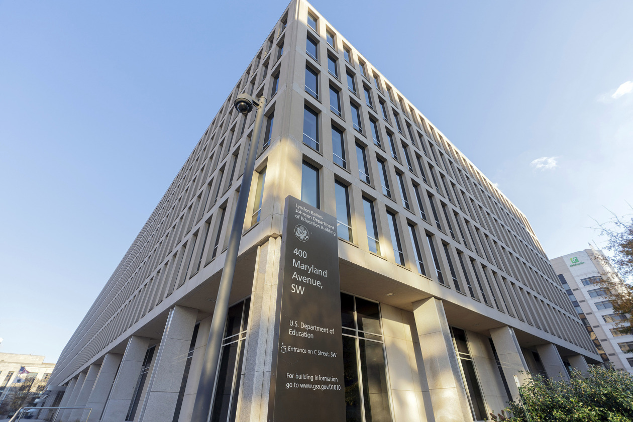 美法官下令阻止教育部裁员 要求恢复1300人职位 美法官下令阻止教育部裁员 要求恢复1300人职位