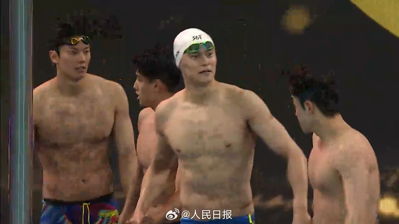 祝贺!汪顺、费立纬、孙杨、潘展乐接力夺冠 祝贺!汪顺、费立纬、孙杨、潘展乐接力夺冠