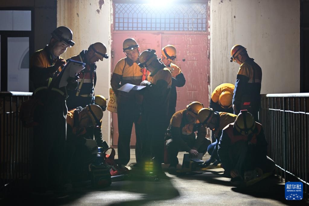 津霸铁路开展接触网集中修工作