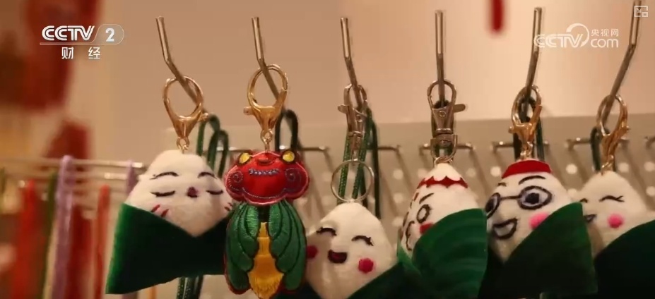 国潮风劲吹赋能“端午经济” 传统民俗激活消费新引擎 国潮风劲吹赋能“端午经济” 传统民俗激活消费新引擎