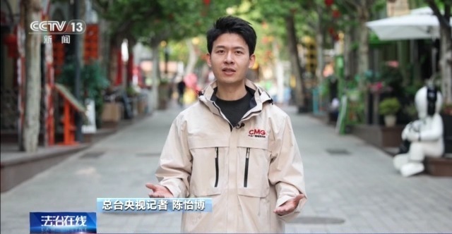 99岁老人深夜徘徊国道边 外卖小哥、民警接力救助 99岁老人深夜徘徊国道边 外卖小哥、民警接力救助