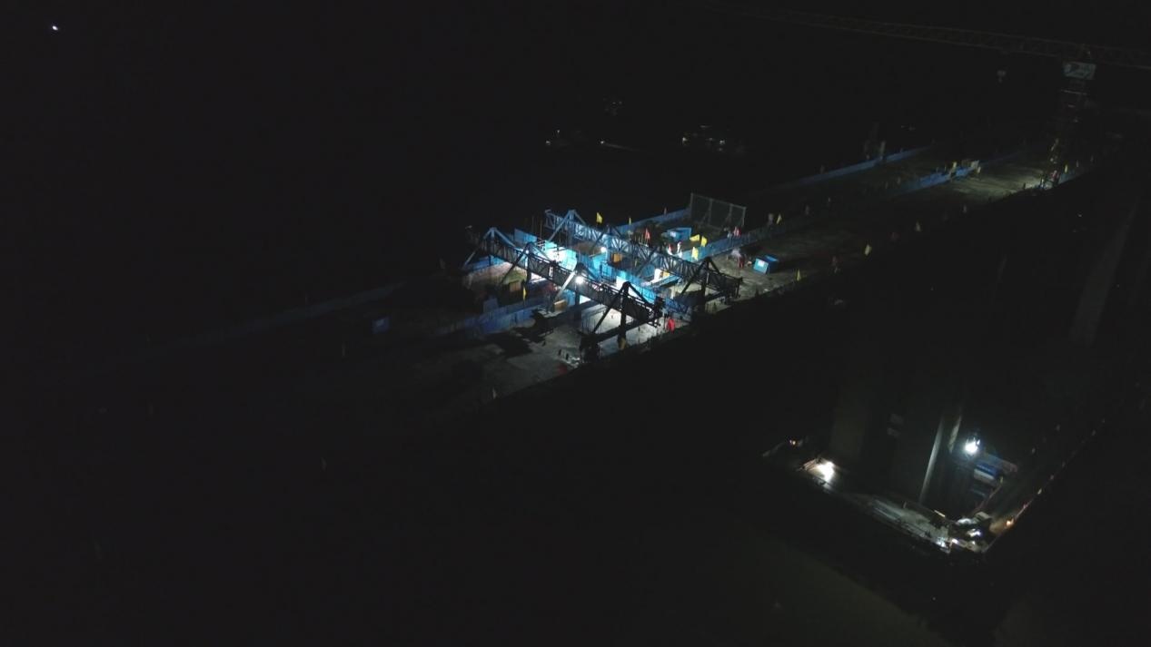 苍昭高速项目关键控制性工程桂江特大桥顺利实现中跨合龙