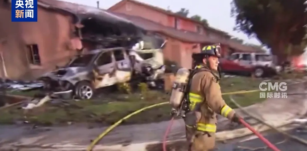 或无人生还!美国一飞机坠毁,“撞击多栋住宅”! 或无人生还!美国一飞机坠毁,“撞击多栋住宅”!