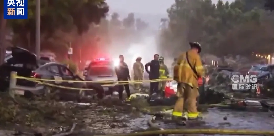 或无人生还!美国一飞机坠毁,“撞击多栋住宅”! 或无人生还!美国一飞机坠毁,“撞击多栋住宅”!