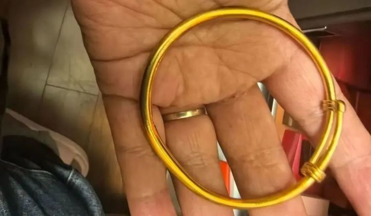 青菜里惊现4万块钱的金手镯！什么情况？