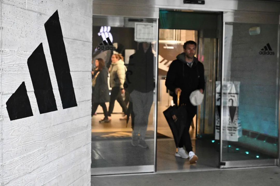 耐克宣布在美国涨价,阿迪、彪马也要撑不住了…… 耐克宣布在美国涨价,阿迪、彪马也要撑不住了……