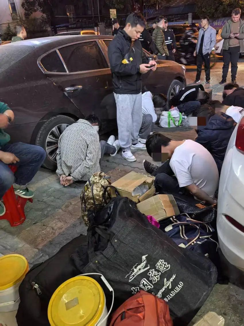 29人落网!武汉警方端掉 “祖传药酒” 诈骗团伙 29人落网!武汉警方端掉 “祖传药酒” 诈骗团伙