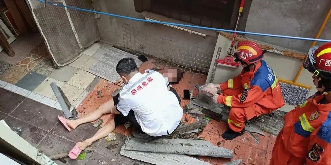 晾晒衣物不慎坠楼 消防提示警惕家中阳台的“致命缺口”