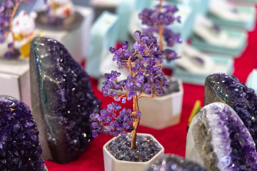 乌拉圭水晶与中国西部的“紫色情缘” 乌拉圭水晶与中国西部的“紫色情缘”