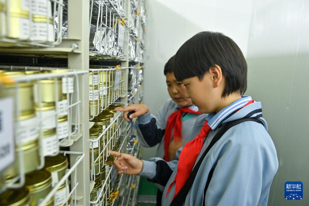 呼和浩特:多彩活动助力草原科普 呼和浩特:多彩活动助力草原科普