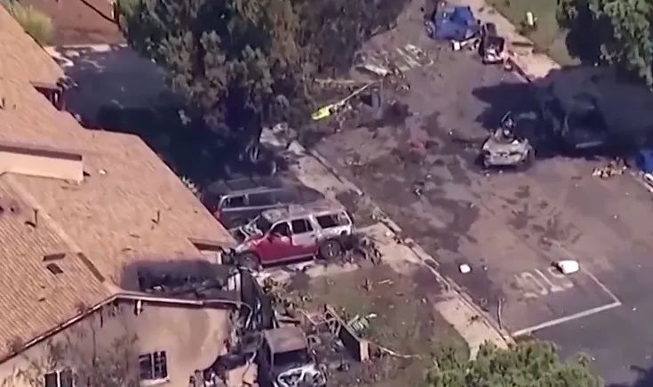 美国一飞机突发坠机,全部遇难! 美国一飞机突发坠机,全部遇难!