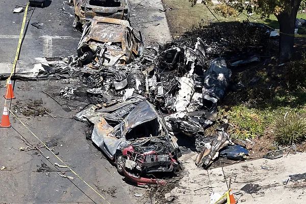 美国一飞机突发坠机,全部遇难! 美国一飞机突发坠机,全部遇难!