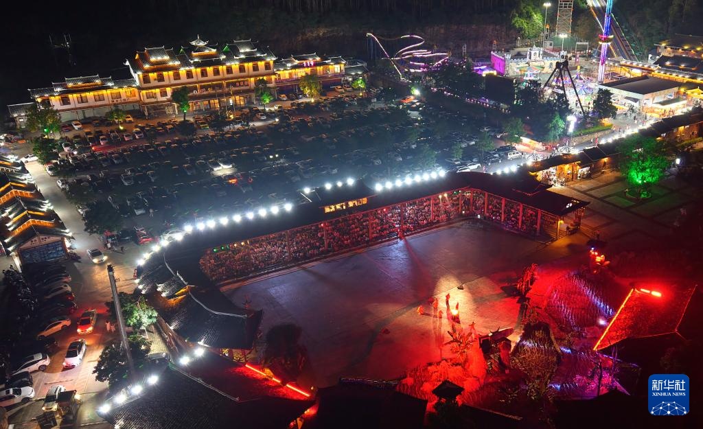 新华全媒+丨广西:“夜经济”激活新“夜”态 新华全媒+丨广西:“夜经济”激活新“夜”态
