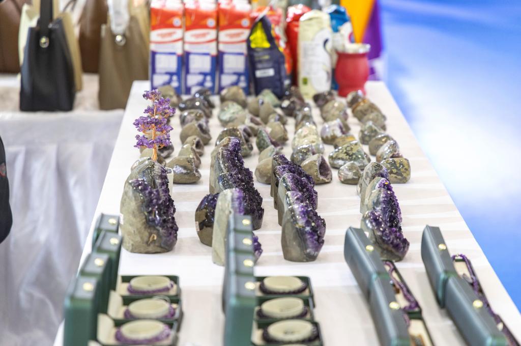 乌拉圭水晶与中国西部的“紫色情缘” 乌拉圭水晶与中国西部的“紫色情缘”