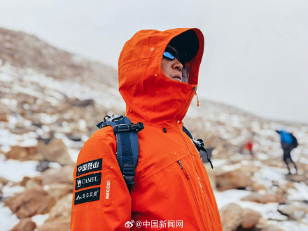 两年前因救人放弃攀登珠峰,今天他登上世界之巅 两年前因救人放弃攀登珠峰,今天他登上世界之巅