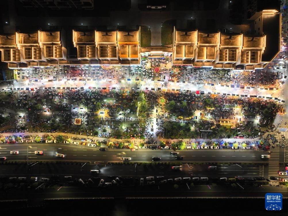 新华全媒+丨广西:“夜经济”激活新“夜”态 新华全媒+丨广西:“夜经济”激活新“夜”态