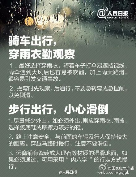 连根拔起！柳州一小区门口巨榕倒伏，事发时有人树下在倒车……