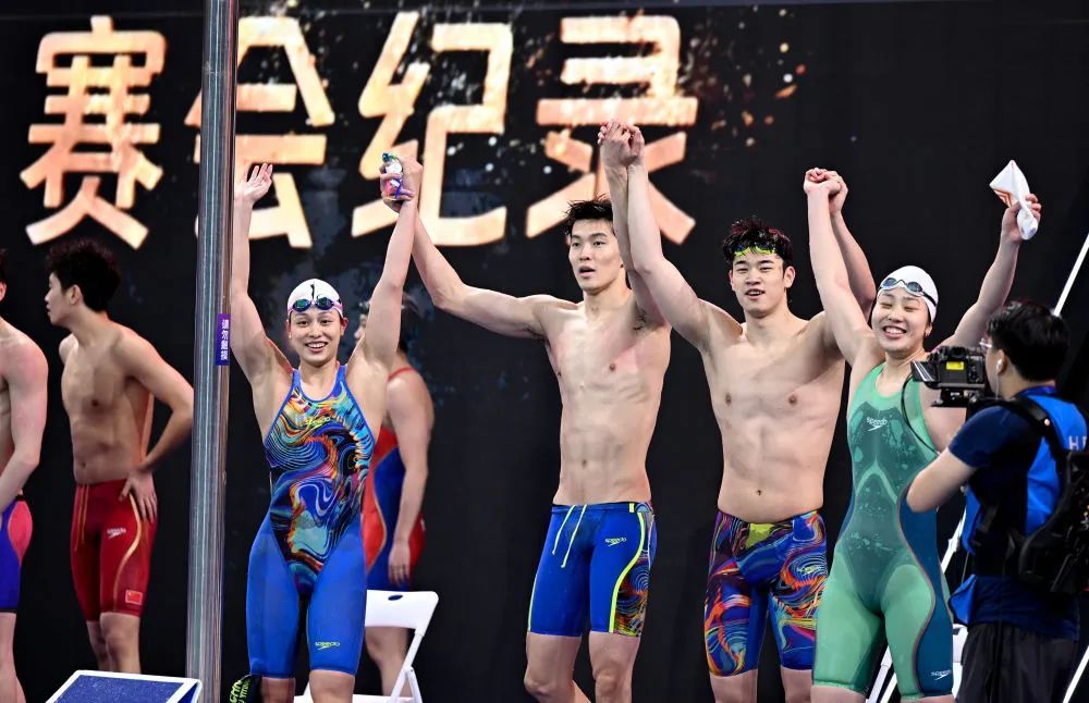 斩获八金后,潘展乐这样说…… 斩获八金后,潘展乐这样说……