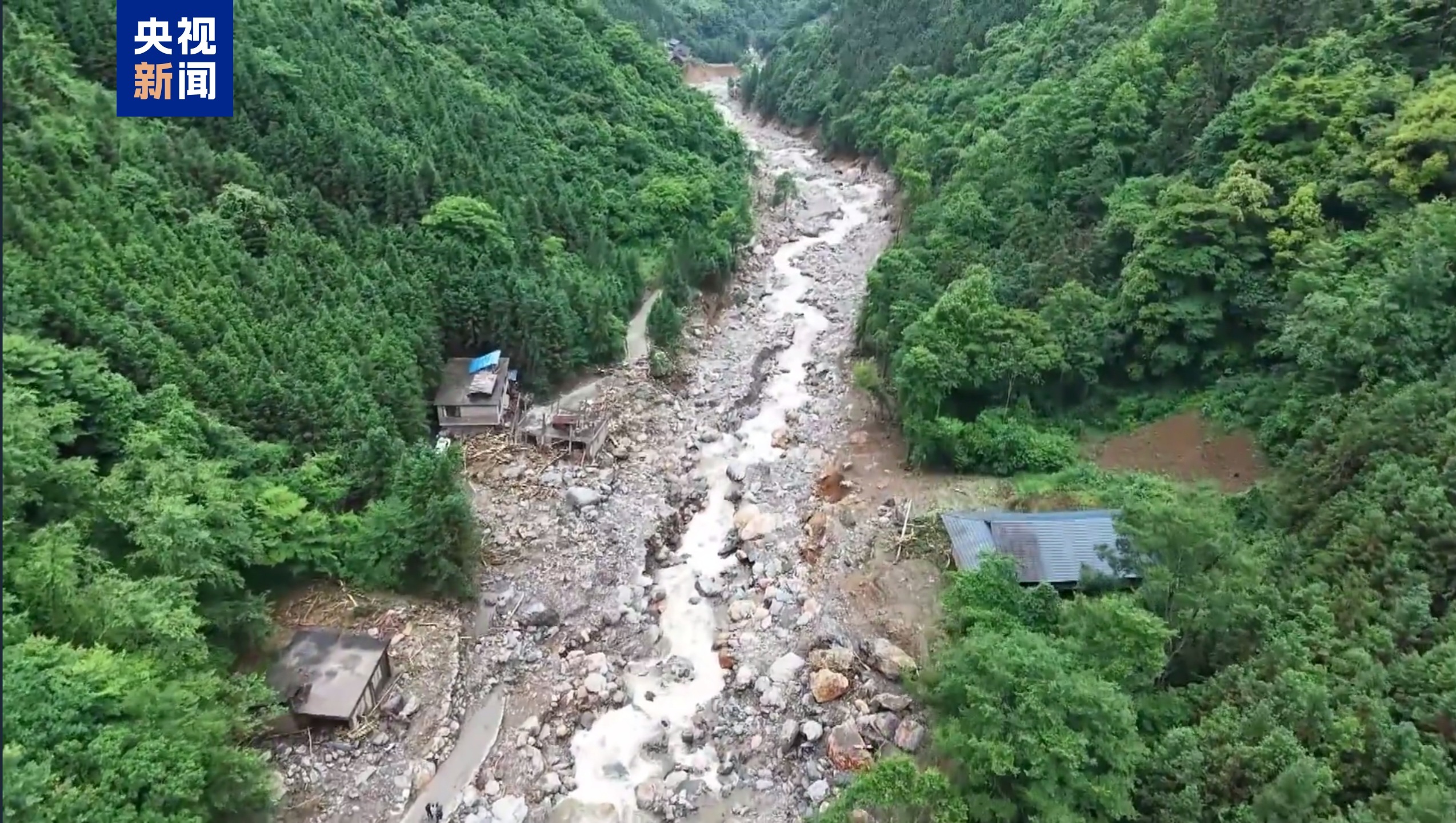 广西龙胜山洪已致4人遇难 救援仍在持续 广西龙胜山洪已致4人遇难 救援仍在持续