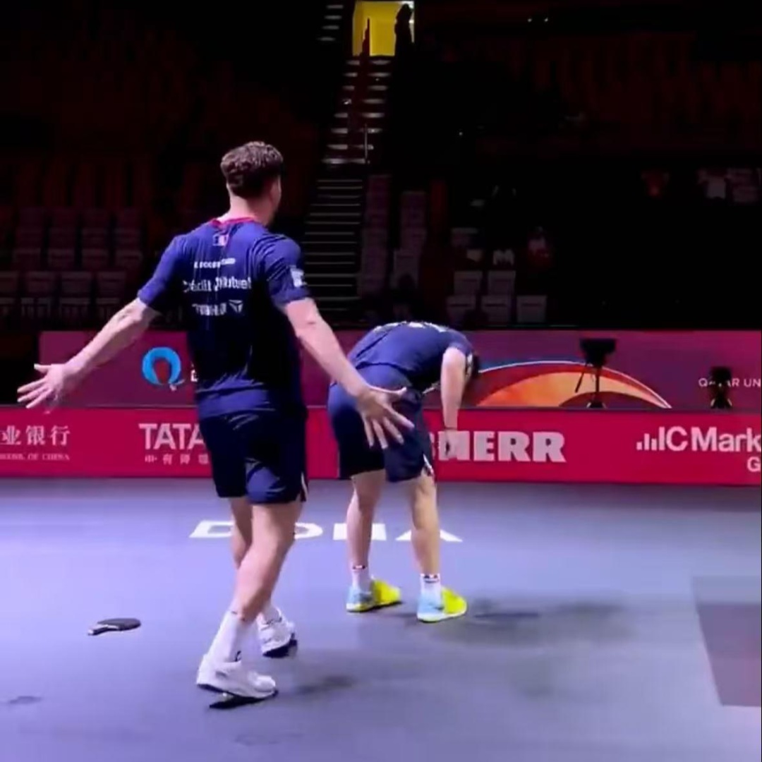 乐极生悲！法国选手跪地庆祝受伤退赛，日本对手“躺”进男双决赛