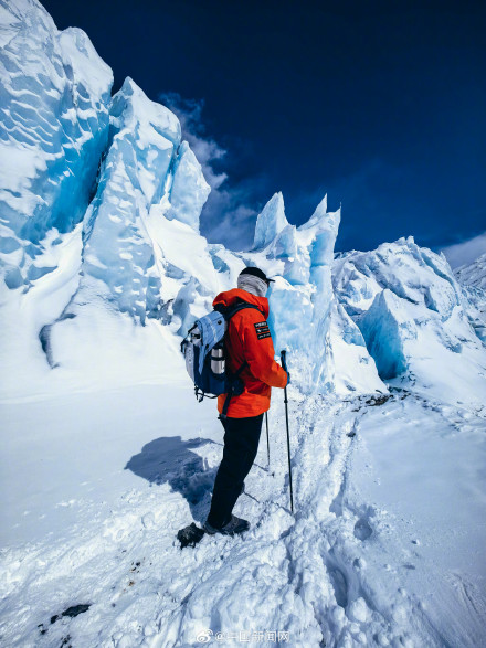 两年前因救人放弃攀登珠峰,今天他登上世界之巅 两年前因救人放弃攀登珠峰,今天他登上世界之巅