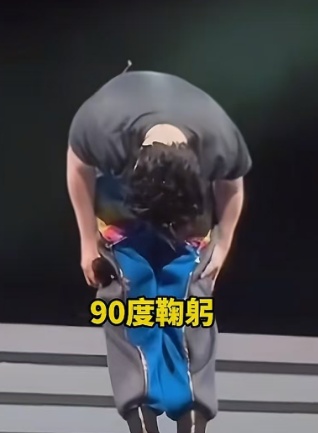 新冠刚康复的陈奕迅在演唱会上“爆咳”,一度无法继续演唱 新冠刚康复的陈奕迅在演唱会上“爆咳”,一度无法继续演唱