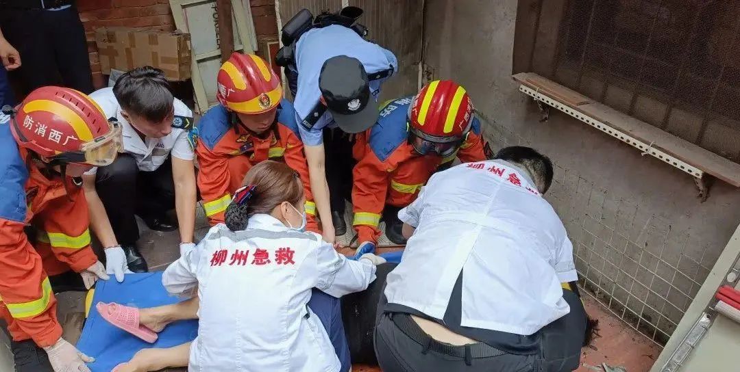 晾晒衣物不慎坠楼 消防提示警惕家中阳台的“致命缺口”