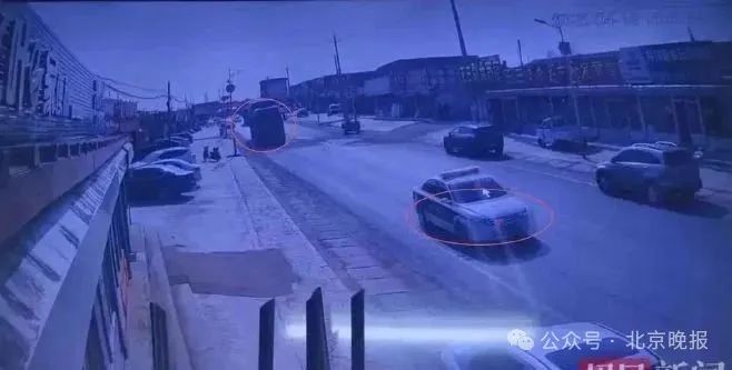 一卡车为躲追查侧翻,执法人员没救人?当地交通局介入调查 一卡车为躲追查侧翻,执法人员没救人?当地交通局介入调查