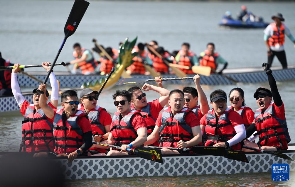 天津:龙舟大赛迎端午 天津:龙舟大赛迎端午