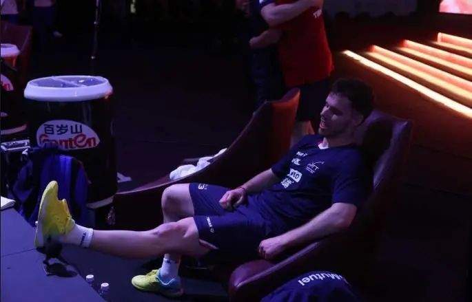 乐极生悲!法国选手庆祝晋级用力过猛导致受伤,无奈退出世乒赛决赛 乐极生悲!法国选手庆祝晋级用力过猛导致受伤,无奈退出世乒赛决赛