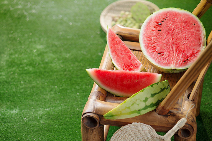 夏天的第一口西瓜你先吃!三招教你选中“梦中情瓜” 夏天的第一口西瓜你先吃!三招教你选中“梦中情瓜”