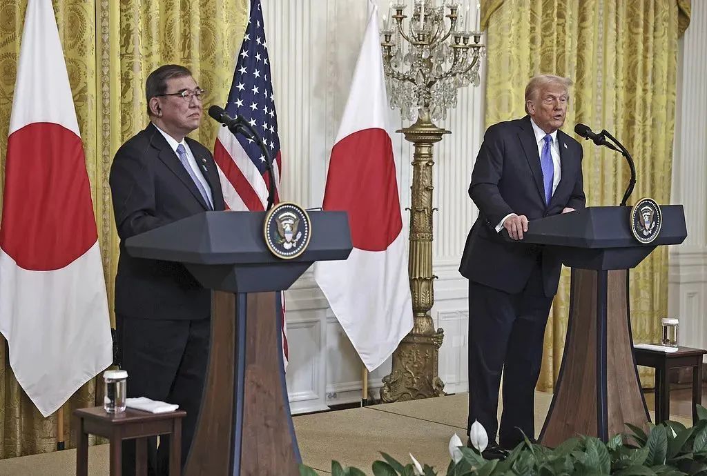 特朗普向石破茂推销F-47、F-22战机 特朗普向石破茂推销F-47、F-22战机