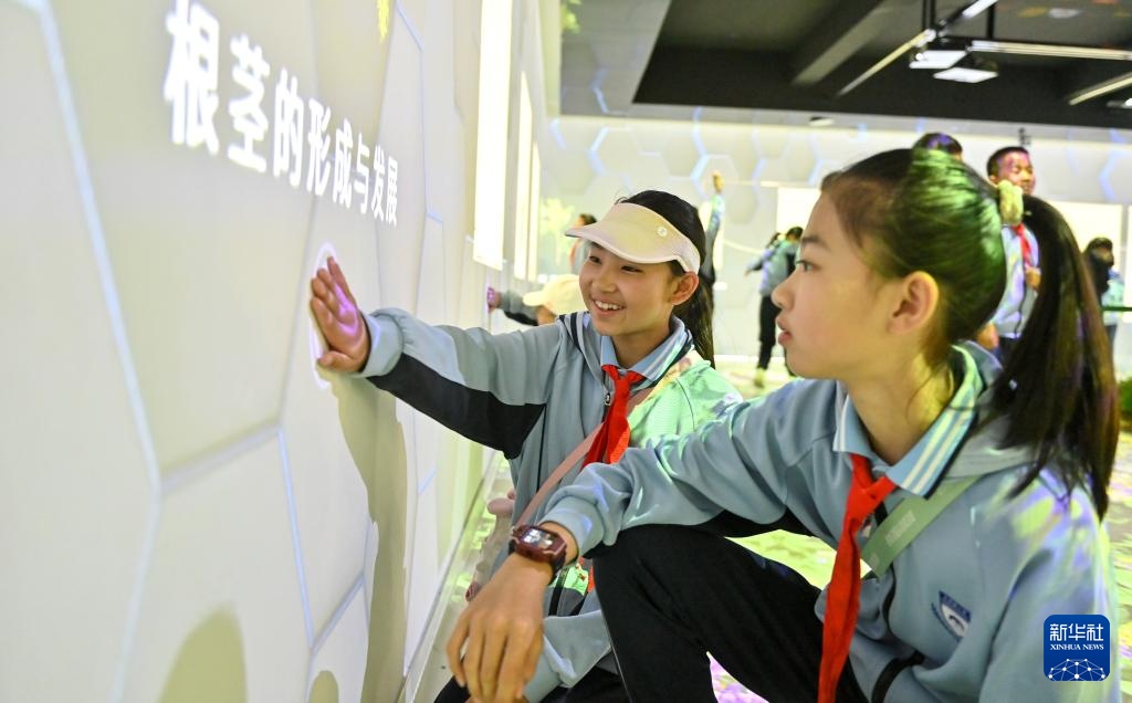 呼和浩特:多彩活动助力草原科普 呼和浩特:多彩活动助力草原科普