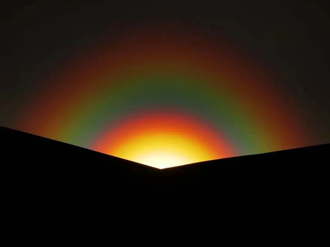 叹为观止!内蒙古一地现“落日彩虹”,罕见天象持续近50分钟 叹为观止!内蒙古一地现“落日彩虹”,罕见天象持续近50分钟