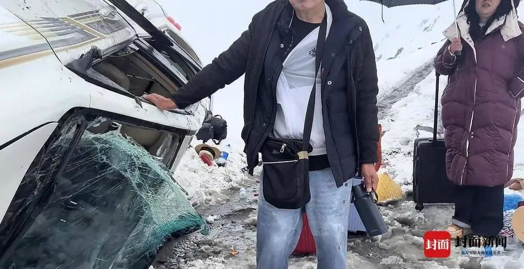 女子车祸现场铲雪1小时，救出4人！呼吁勿盲目跟风小众美景