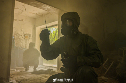屏住呼吸！直击防化分队演练现场
