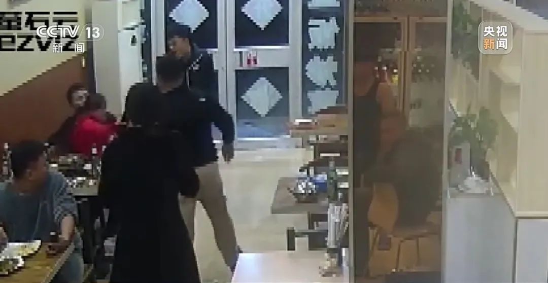 “被打了还手就错了吗?”张女士案重塑正当防卫边界 “被打了还手就错了吗?”张女士案重塑正当防卫边界