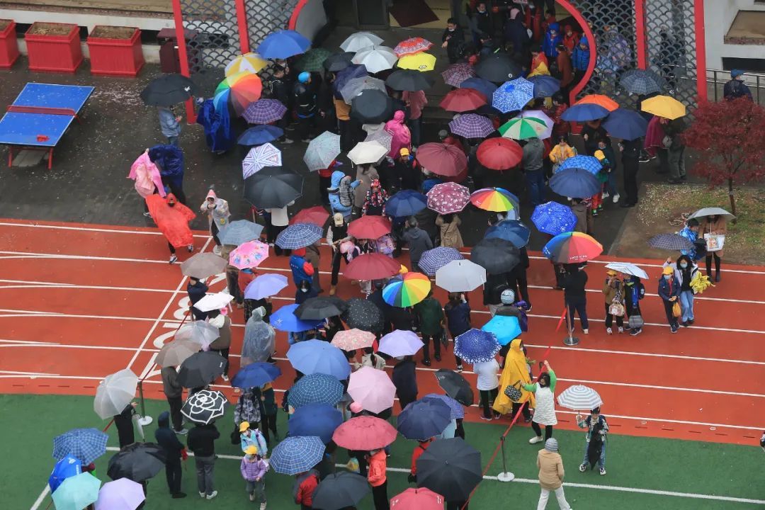 “下班接娃”，咋就这么难？