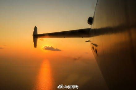 战机与彩霞同框超惊艳