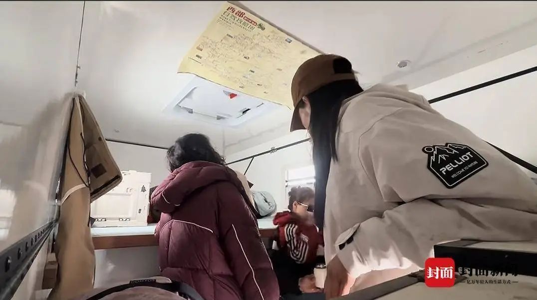 女子车祸现场铲雪1小时，救出4人！呼吁勿盲目跟风小众美景