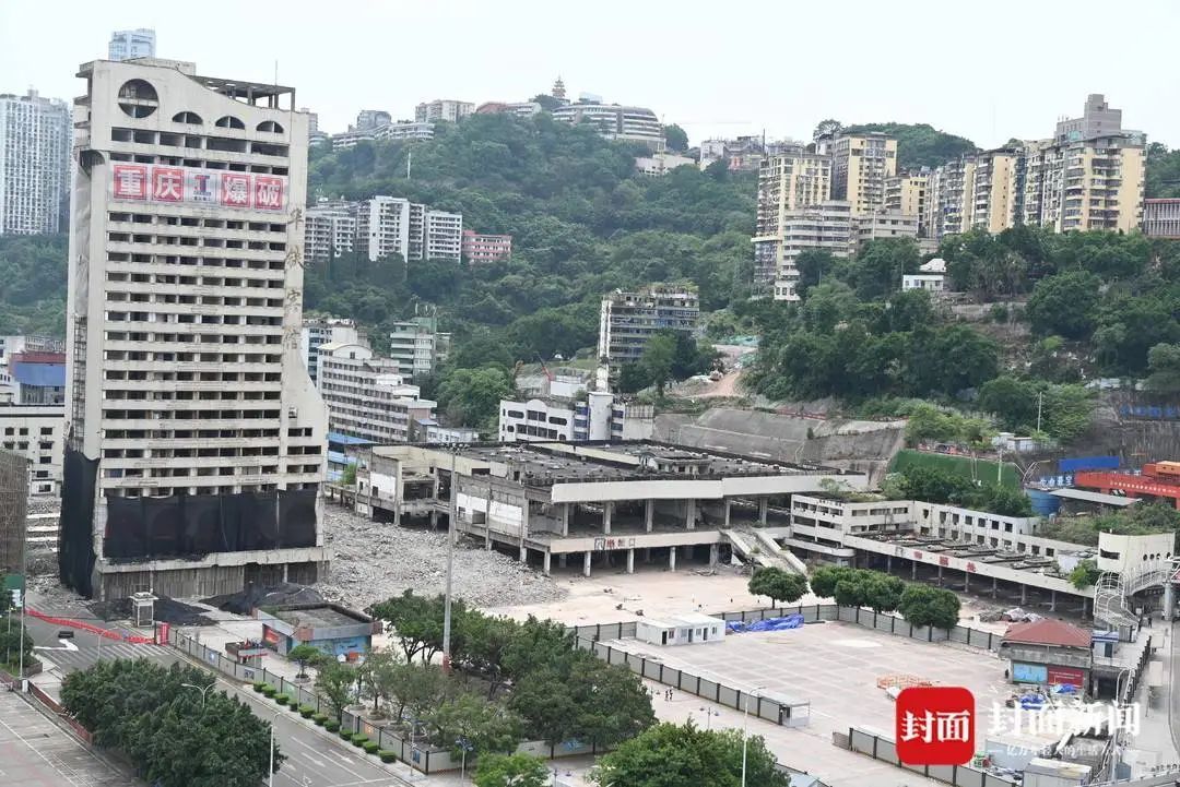 已有70年历史的重庆菜园坝火车站，被爆破拆除