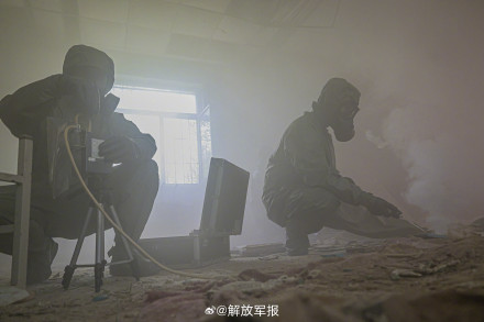 屏住呼吸！直击防化分队演练现场