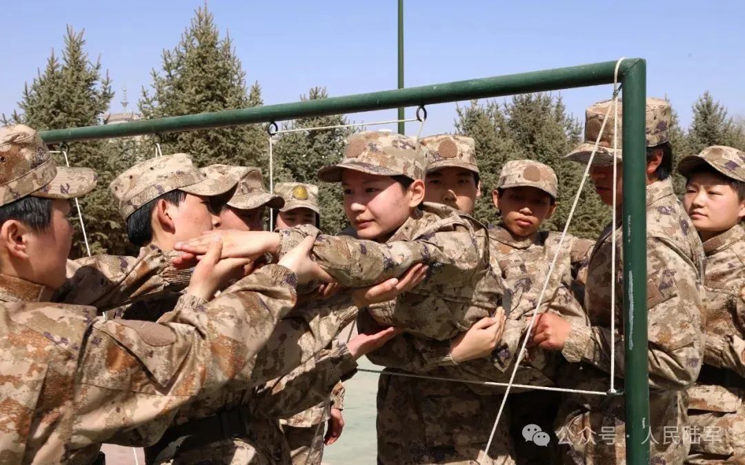 女兵入伍前vs入伍后,这组对比照太飒了! 女兵入伍前vs入伍后,这组对比照太飒了!