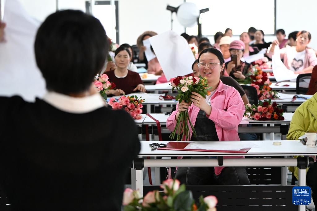 山东莒县:发展鲜切花产业 点亮“美丽经济” 山东莒县:发展鲜切花产业 点亮“美丽经济”